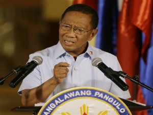 Philippine Vice-President Jejomar C. Binay gestures while reading his statement at a news conference, Wednesday, June 24, 2015 in Manila, Philippines. Binay, who submitted his irrevocable resignation as a member of President Benigno Aquino III's cabinet on Monday, announced Wednesday he would severe his ties with the present administration. (AP Photo/Bullit Marquez)
