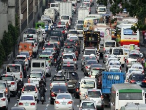 EDSA TRAFFIC/ OCTOBER 28, 2014 Slow moving traffic at Edsa  INQUIRER PHOTO / NIÑO JESUS ORBETA