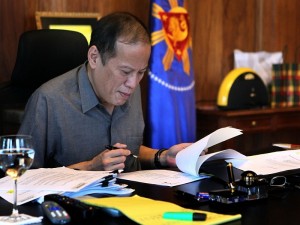 President_Aquino_at_work