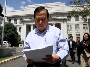 GORDON FILED FOR VOTER RECEIPT / FEBRUARY 22 2016 Former Senator Richard Gordon files 'Petition for Mandamus' in the Supreme Court to compel the Commission on Elections to activate the 'Voter Verified Paper Audit Trail' (VVPAT) feature of the automated election in forthcoming national election. INQUIRER PHOTO / RICHARD A. REYES