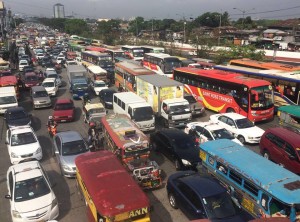 Commonwealth Avenue / Inquirer File Photo Edwin Bacasmas