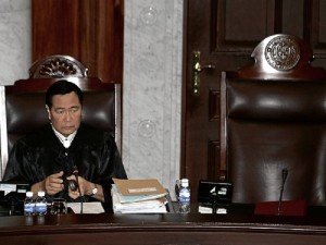 SC ORAL ARGUMENTS / MAY 8, 2012 Supreme Court Chief Justice Renato Corona (empty seat) is a no show during the oral arguments on PCOS machines at the Supreme Court in Manila on Tuesday. At left, Associate Justice Antonio Carpio. INQUIRER PHOTO / NIÑO JESUS ORBETA