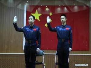 Mga astronauts ng Shenzhou-11 mission | Xhinhua News Agency