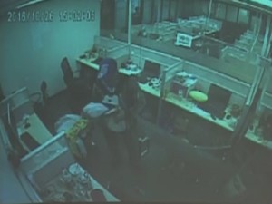 Mga pulis na nagtatanim umano ng ebidensya huli sa CCTV