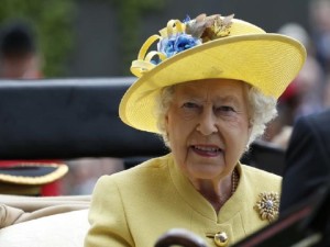 Queen-Elizabeth-II-at-Royal-Ascot-horse-rase-14-June-2016