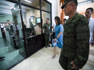 Robredo-at-AFP-headquarters-620x407