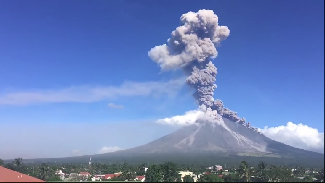 Time lapse video ng pagputok ng Bulkang Mayon, viral sa social media