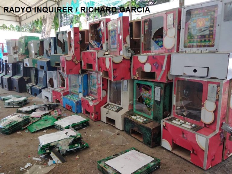LOOK Mga nakumpiskang Video Karera at Fruit Game machines winasak sa