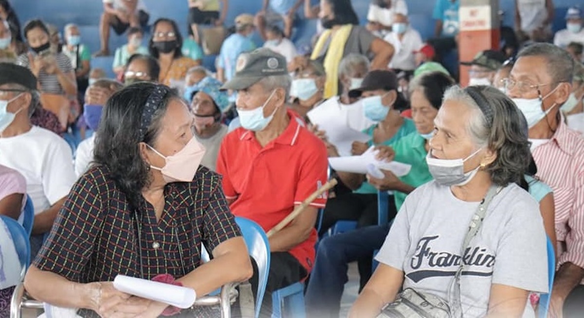 PHOTO: Senior citizens in San Marcelino town in Zambales wait for the distribution of their P3,000 social pension from the government on Thursday, Nov. 18, 2021. STORY: House bill na 20% off sa promo items para seniors, PWDs lusot