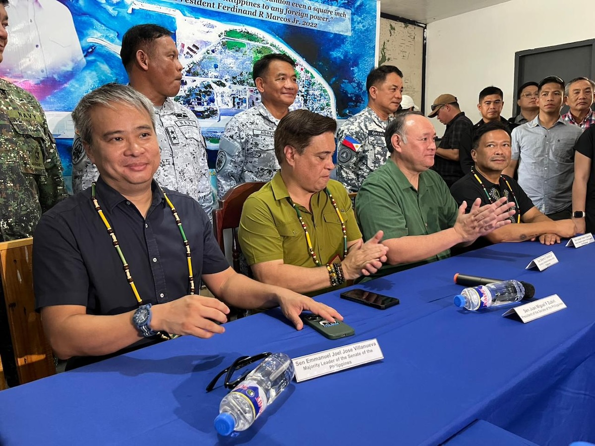 PHOTO: Joel Villanueva, Juan Miguel Zubiri, Gilbert Teodoro, JV Ejercito STORY: Zuburi balak kausapin si MVP ukol sa internet sa Pagasa Island