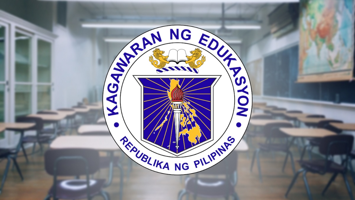 PHOTO: Stock photo DepEd logo over empty classroom STORY: DBM inaprubahán pagtanggáp ng 5,000 teacher aides ng DepEd