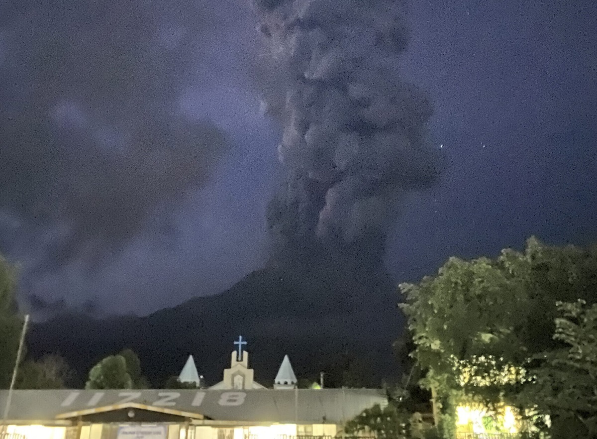 PHOTO: Kanlaon eruption STORY: Kanlaon Volcano ‘nanghihinà,’ pero Alert Level 2 nananatilì