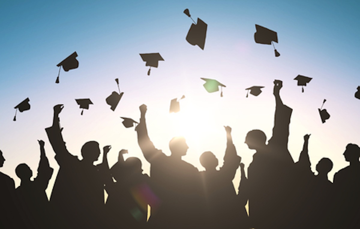 PHOTO: Graduates in silhouette throwing their caps in the air. STORY: 82 sa 32,000 na aid beneficiaries nagtapós na magna cum laude