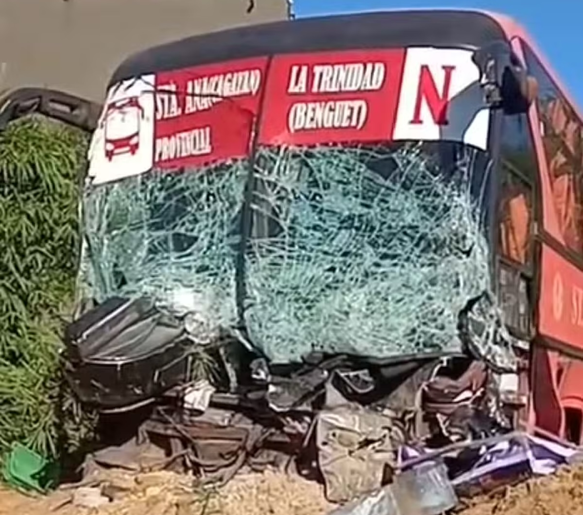 PHOTO: Passenger bus that collided with a pickup in Cagayan. STORY: 11 magkamag-anak patáy sa bangaán ng pickup, bus sa Cagayan