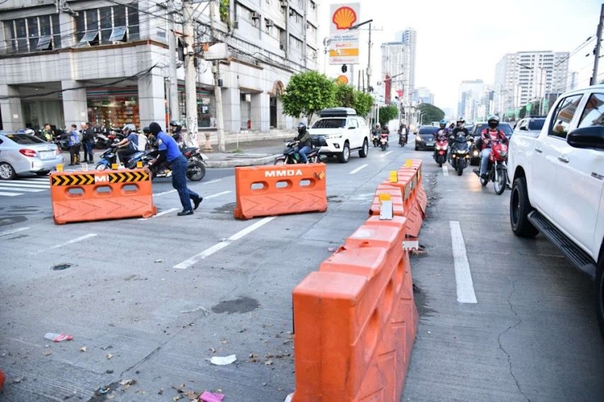 PHOTO: Southbound lane at EDSA-Kamuning Flover STORY: MMDA sinuspindi number coding scheme dahil sa Enteng