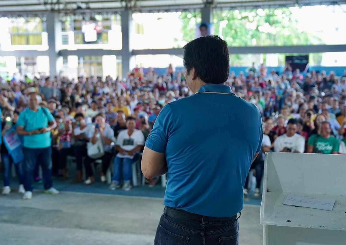 PHOTO: Ramon Revilla Jr. STORY: Sen. Bong Revilla namigay ng ayuda sa Aklan at Antique