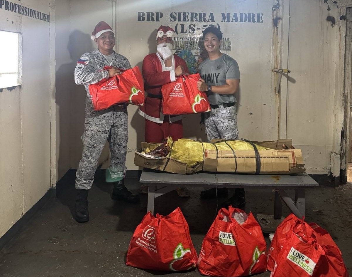 PHOTO: BRP Sierra Madre troops get Christmas pagkages FOR STORY: Mga tropang Pinoy sa WPS natuwa sa Christmas packages