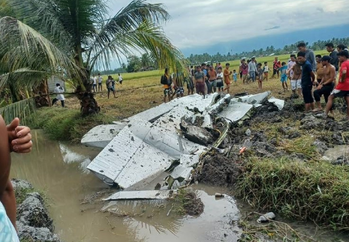 PHOTO: Debris of US military plane that crashed in Maguindanao FOR STORY: Bumagsak na US military plane sa Maguindanao gamit sa surveillance